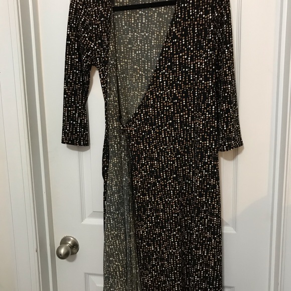 Tiana B. True wrap around dress. Size small. Wash and wear. Transitional - Picture 6 of 7
